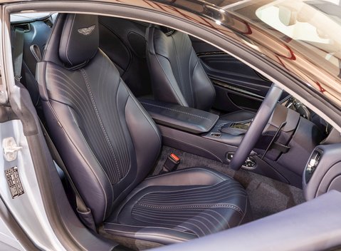 Aston Martin DB11 V12 8