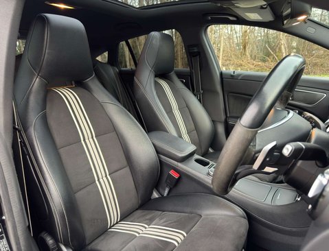 Mercedes-Benz CLA Class 2.1 CLA 220 WhiteArt D Auto 5dr 20