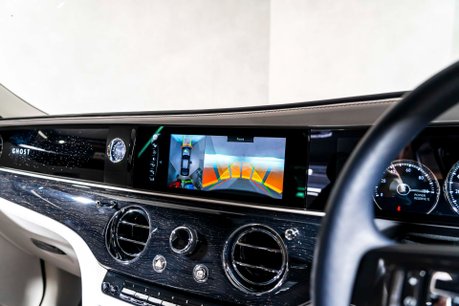 Rolls-Royce Ghost V12. STARLIGHT. H, C & M SEATS. REAR ENTERTAINMENT. HUD. A/CRUISE CONTROL 64