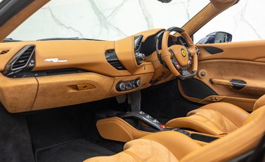 Ferrari 488 SPIDER 22