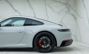 Porsche 911 Carrera GTS (992) 29