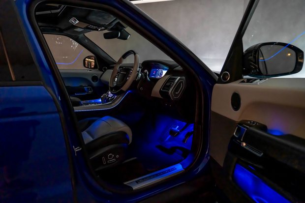 Land Rover Range Rover Sport SVR URBAN EDITION. URBAN EDITION. FIXED SIDE STEPS. PANO ROOF. PIXEL LEDS. 4