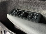 Volvo XC40 2.0 B4 MHEV Plus Dark DCT Auto Euro 6 (s/s) 5dr 17