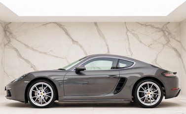 Porsche 718 Cayman 2