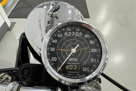 Triumph Bonneville 650cc 7