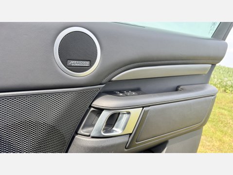 Land Rover Discovery SDV6 HSE LUXURY 27