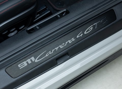 Porsche 911 Carrera 4 GTS (992) 26