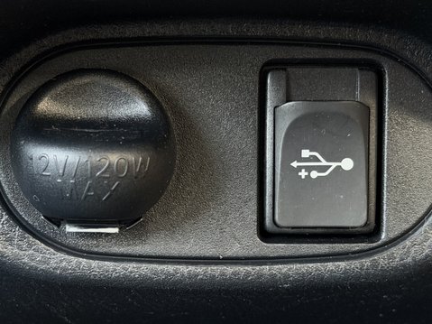 Toyota Yaris 1.5 Hybrid Design 5dr CVT [Nav] 26