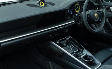 Porsche 911 Turbo S (992) 20