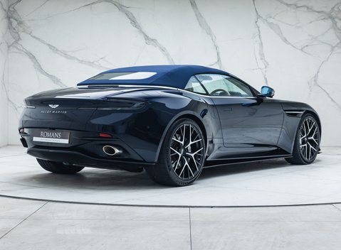 Aston Martin DB12 Volante 9