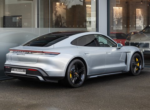Porsche Taycan TURBO 4