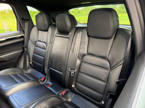 Porsche Cayenne 4.2 TD V8 S TiptronicS 4WD Euro 6 (s/s) 5dr 53