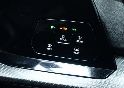 Volkswagen Golf 1.5 eTSI MHEV R-Line Hatchback 5dr Petrol Hybrid DSG Euro 6 (s/s) (150 ps) 39