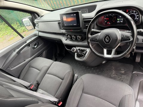 Renault Trafic LL30 SPORT DCI 17