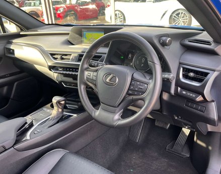 Lexus Ux 2.0 UX 250h 4x2 CVT 5dr 17
