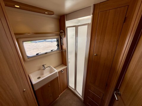 Bailey Unicorn Seville 24