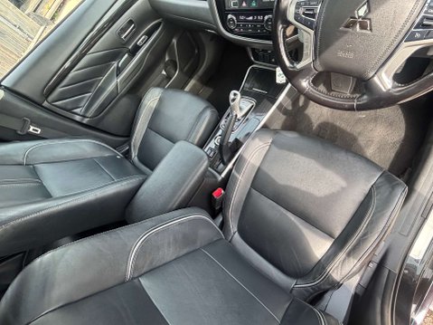Mitsubishi Outlander 2.0h 12kWh GX4h SUV 5dr Petrol Plug-in Hybrid CVT 4WD Euro 6 (s/s) (200 ps) 44
