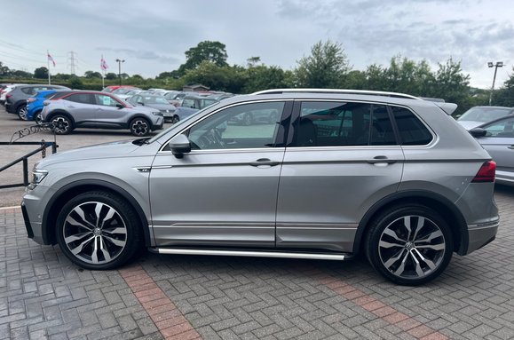 Volkswagen Tiguan R-LINE TECH 2.0 TDI 4MOTION DSG AUTO 12