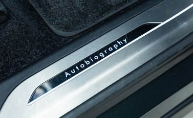 Land Rover Range Rover P530 Autobiography LWB 25