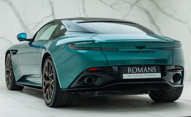 Aston Martin DB12 V8 9