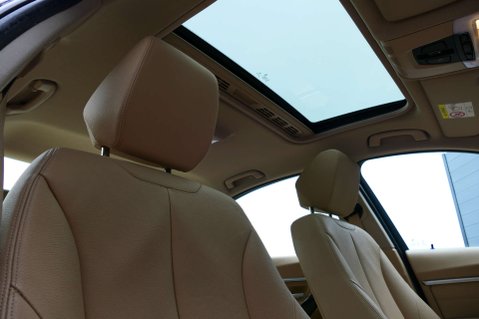 BMW 3 Series 2.0 320i Luxury Auto 4dr 26