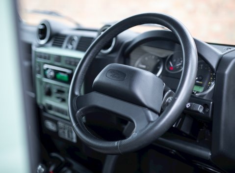 Land Rover Defender 110 Heritage Station Wagon 11