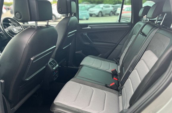 Volkswagen Tiguan R-LINE TECH 2.0 TDI 4MOTION DSG AUTO 30