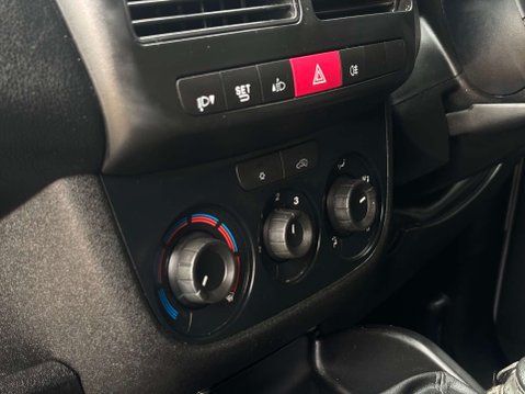 Vauxhall Combo 1.2 Combo 2300 Sport CDTi ecoFLEX S/S 17