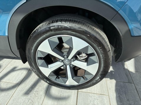 Volvo XC40 2.0 B4 MHEV Plus Dark DCT Auto Euro 6 (s/s) 5dr 18