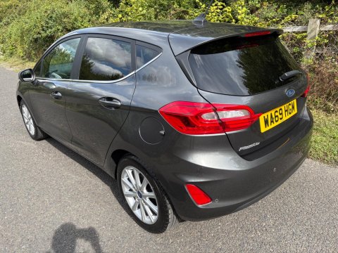 Ford Fiesta TITANIUM 12