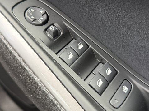 Vauxhall Grandland 1.2 Turbo GS Line 5dr 33