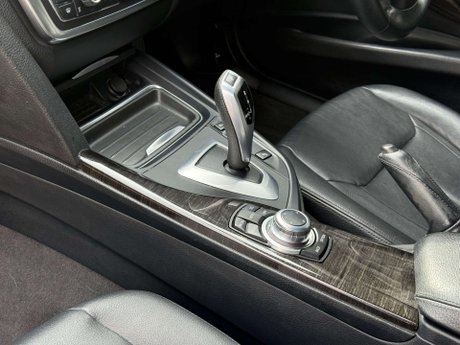 BMW 3 Series 2.0 320d Luxury Auto 4dr 22