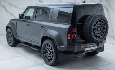 Land Rover Defender OCTA EDITION ONE 10