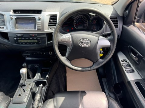 Toyota Hilux 3.0 D-4D Invincible Auto 4WD Euro 5 4dr 2