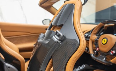 Ferrari 488 SPIDER 21