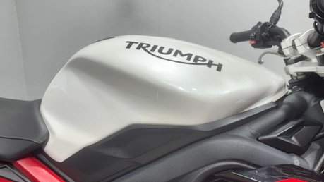 Triumph Street Triple R 2015 15K QUICK SHIFTER ARROW EXHAUST NEW MOT NAKED BIKE 32