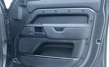 Land Rover Defender OCTA EDITION ONE 36