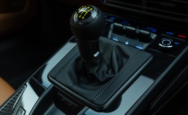 Porsche 911 GT3 TOURING (992) 23