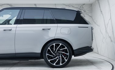 Land Rover Range Rover P510e SV 37