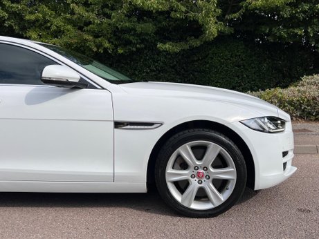 Jaguar XE 2.0i Portfolio Auto AWD Euro 6 (s/s) 4dr 51