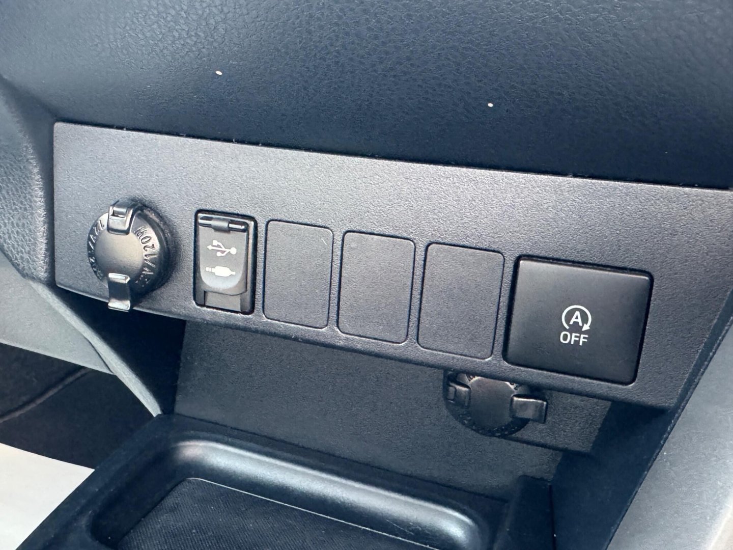 2017 Toyota RAV4 — image 19