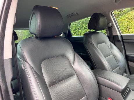 Hyundai TUCSON 2.0 CRDi Premium Auto 4WD Euro 6 5dr 12