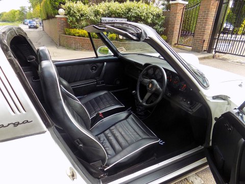 Porsche 911 CARRERA 3.2 TARGA 44