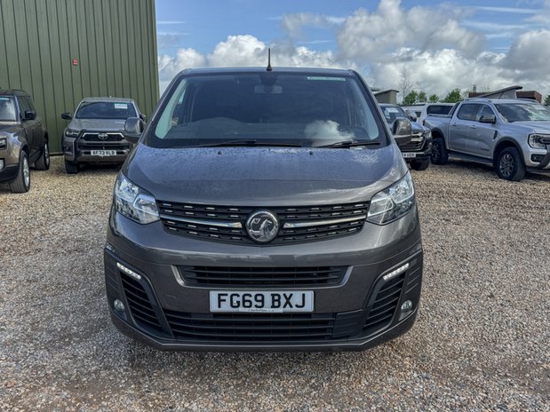 Vauxhall Vivaro LWB L2H1 [SOLD CM] Low Roof Sportive 2900 Air Con Sensors EURO 6 NO VAT 3