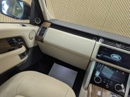 Land Rover Range Rover 3.0 Range Rover Vogue D MHEV Auto 4WD 5dr 50