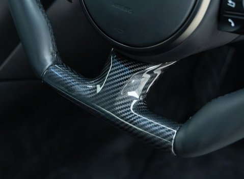 Aston Martin DBS Superleggera 11