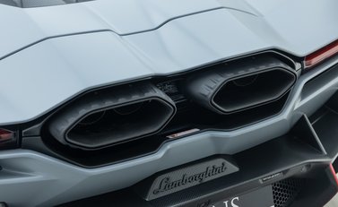 Lamborghini Revuelto 44