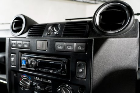 Land Rover Defender 90 TD XS STATION WAGON. COMPREHENSIVE LSH. VB AIR SUSPENSION. KHAN WHEELS. 29