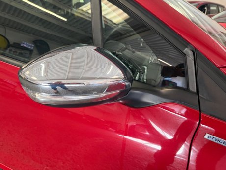 Peugeot 208 1.2 VTi Style Euro 5 5dr 30