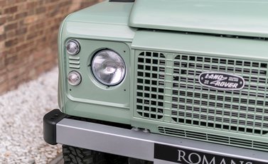 Land Rover Defender 90 Heritage Hard Top 17